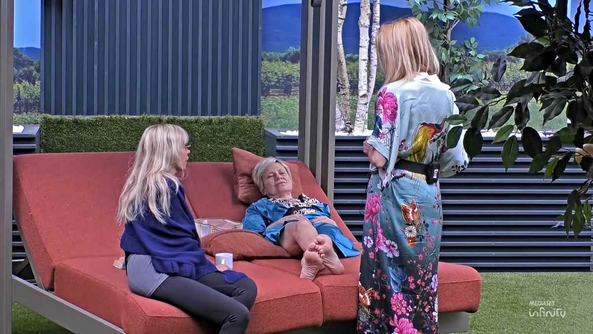 GF Vip, Antonella Elia a cuore aperto con Adriana e Alessandra