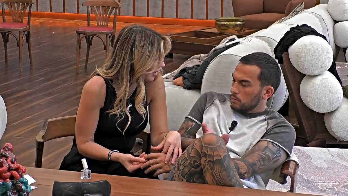 GF Vip Lucia Ilardo si confida con Raul, su Renato svela