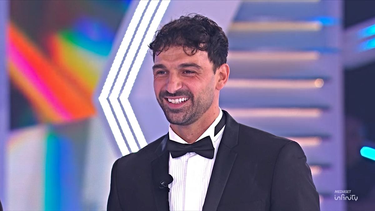 Raimondo Todaro svela perché non ha parlato della fidanzata al Grande Fratello Vip