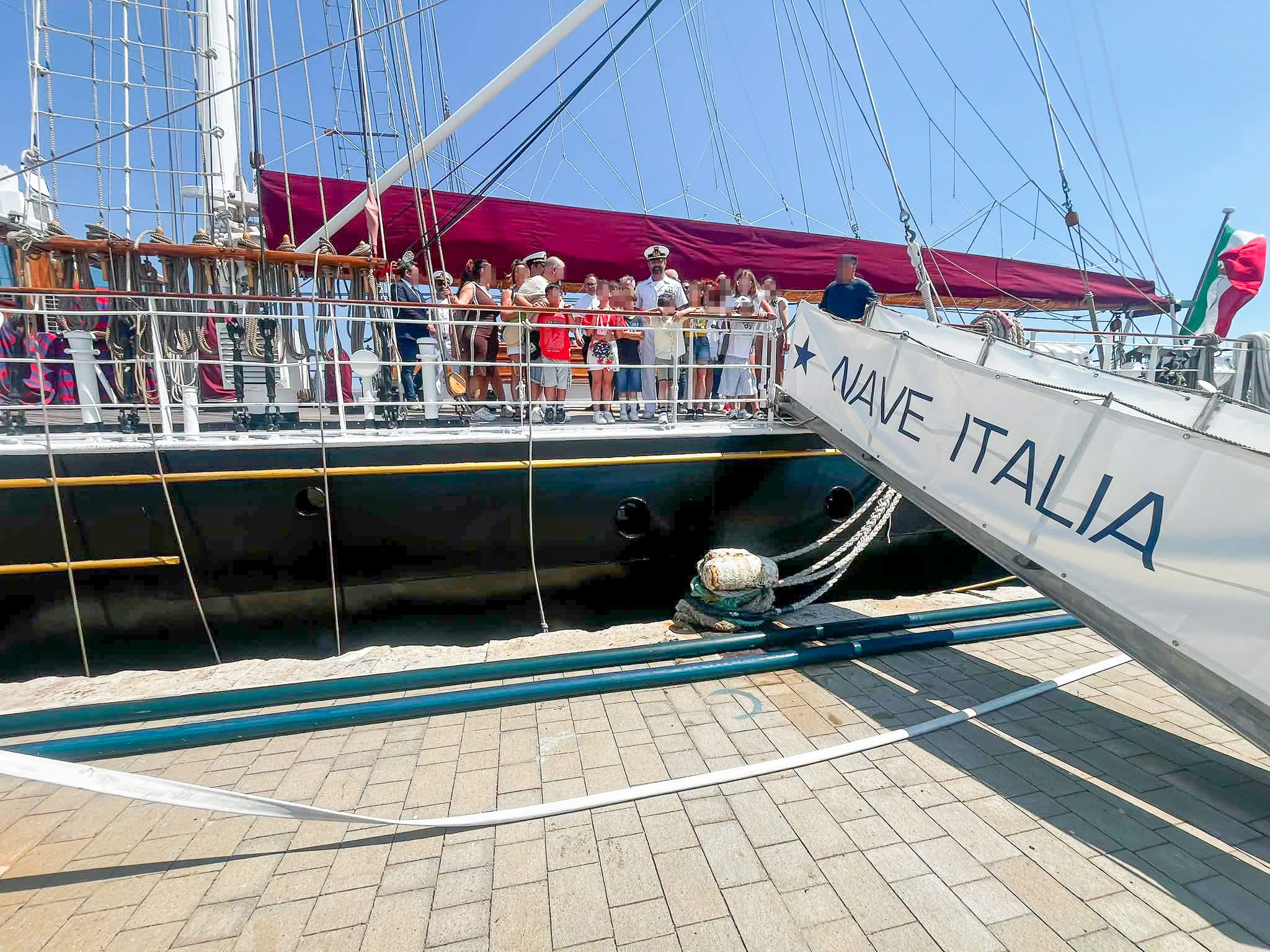 i piccoli pazienti dell8217oncoematologia pediatrica a bordo di nave italia a manfredonia da Ilsipontino.net i piccoli pazienti dell8217oncoematologia pediatrica a bordo di nave italia a manfredonia