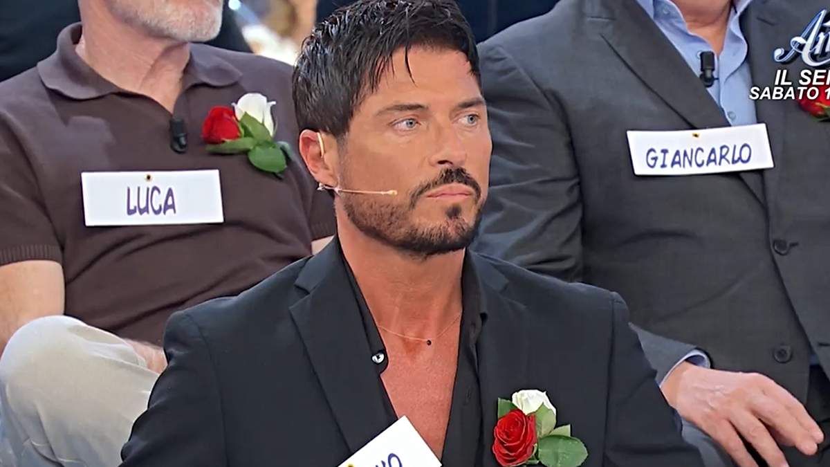 Uomini e Donne, Antonio Marino sta frequentando una dama fuori