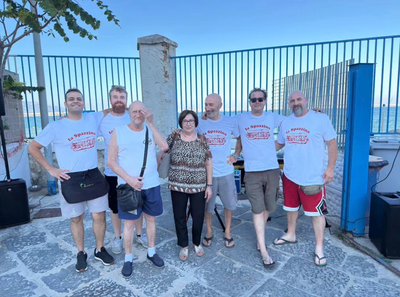 manfredonia celebra il mito de la spazzina di anna fof242 tra street art e vinili da Ilsipontino.net manfredonia celebra il mito de la spazzina di anna fof242 tra street art e vinili