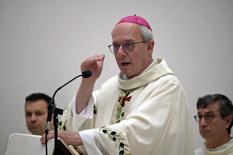 cultura e responsabilit224 il chiarimento dell8217arcivescovo moscone nessun rogo di libri ma un richiamo alla coerenza da Ilsipontino.net cultura e responsabilit224 il chiarimento dell8217arcivescovo moscone nessun rogo di libri ma un richiamo alla coerenza