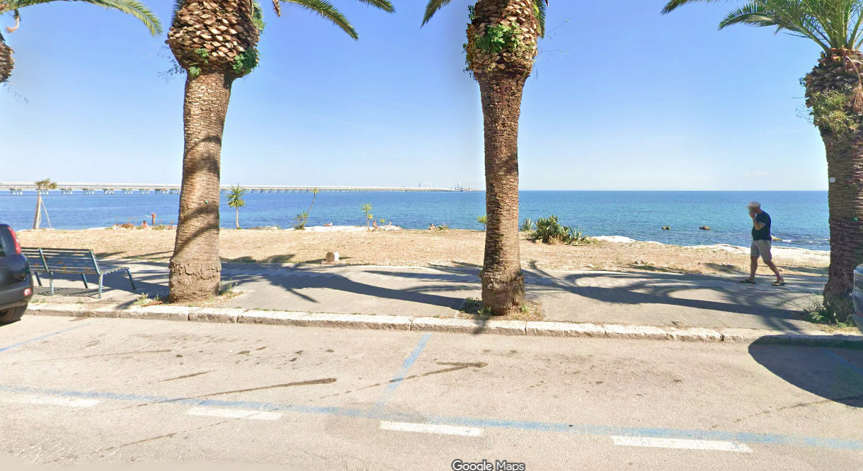 paura sugli scogli a manfredonia cade all8217indietro per trattenere il cane soccorso dai passanti da Ilsipontino.net paura sugli scogli a manfredonia cade all8217indietro per trattenere il cane soccorso dai passanti