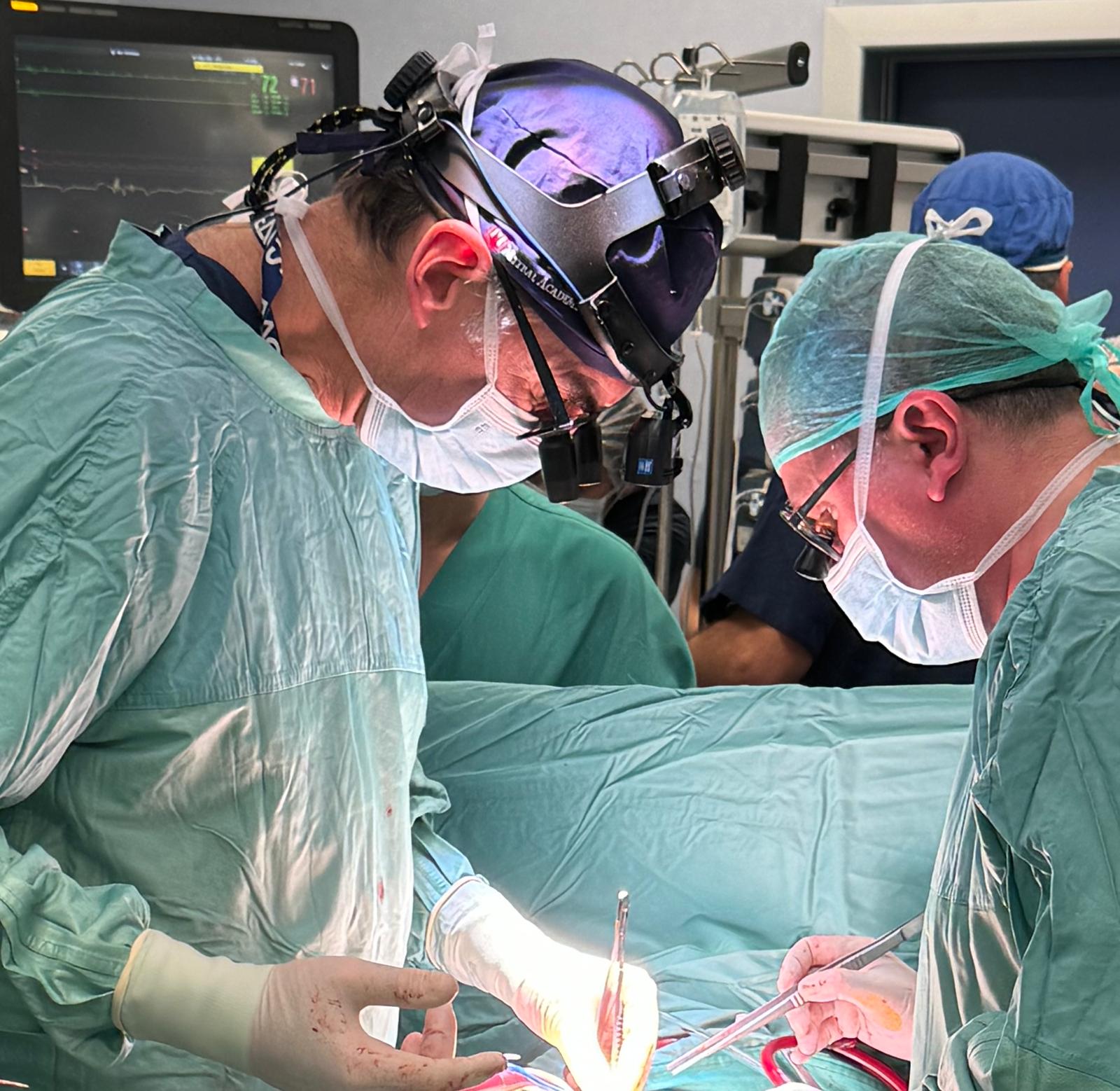 impiantato cuore artificiale presso la struttura di cardiochirurgia universitaria 160del policlinico foggia da Ilsipontino.net impiantato cuore artificiale presso la struttura di cardiochirurgia universitaria 160del policlinico foggia