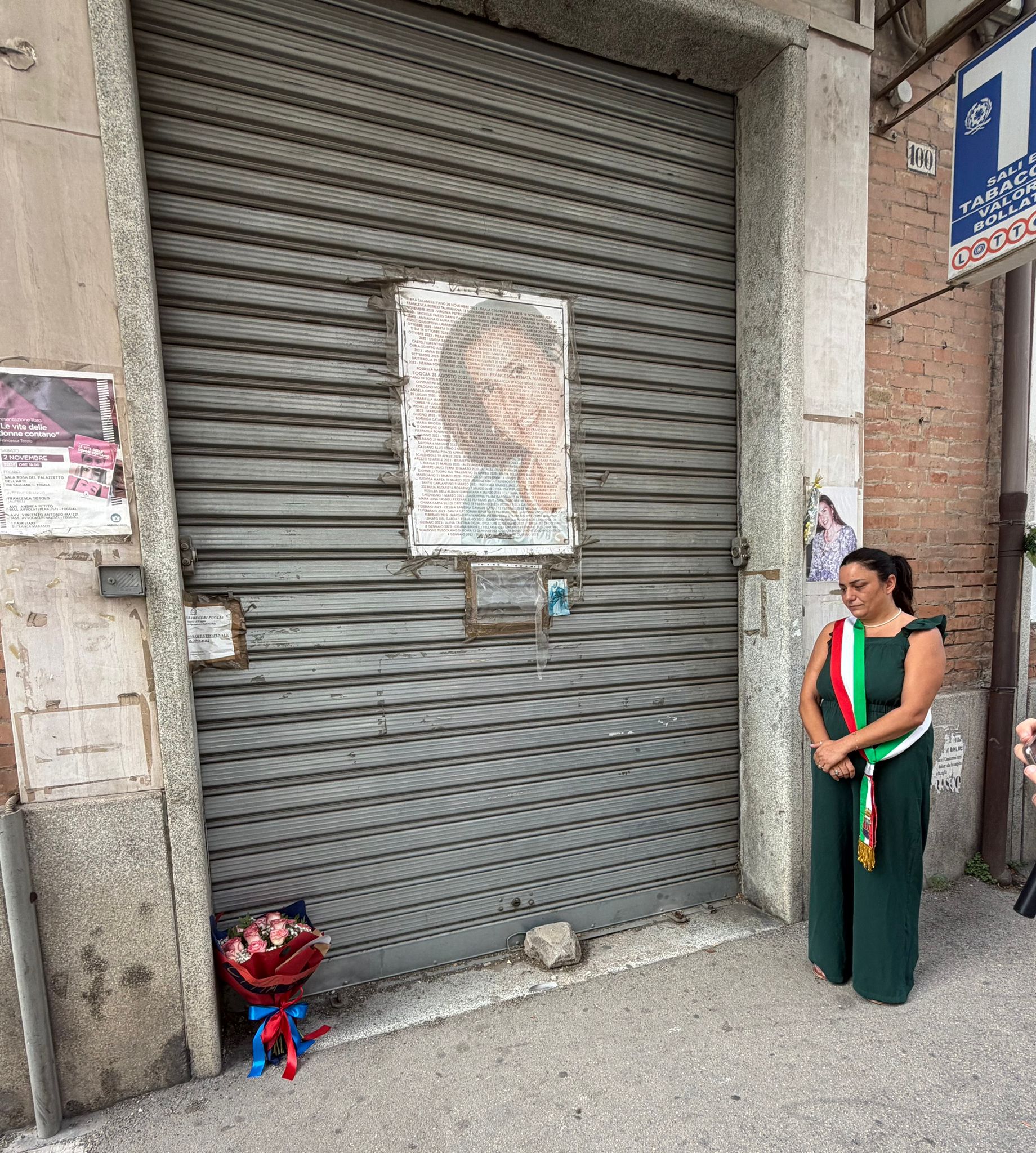 un bouquet di fiori per ricordare franca marasco nel terzo anniversario del suo brutale omicidio da Ilsipontino.net un bouquet di fiori per ricordare franca marasco nel terzo anniversario del suo brutale omicidio
