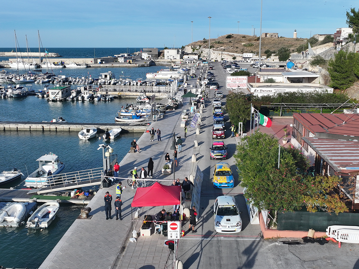 la citt224 di vieste indossa il vestito del rally porta del gargano da Ilsipontino.net la citt224 di vieste indossa il vestito del rally porta del gargano