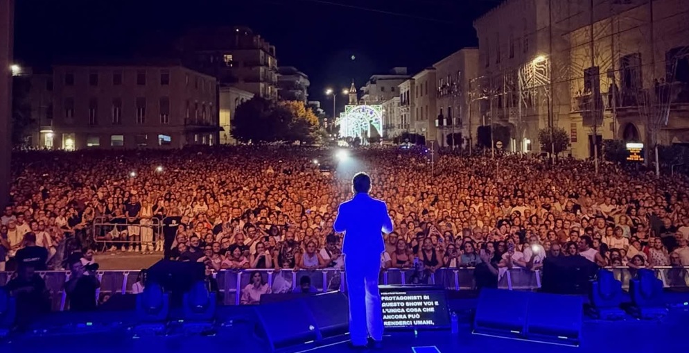concerto da record a cerignola per sal da vinci da Ilsipontino.net concerto da record a cerignola per sal da vinci