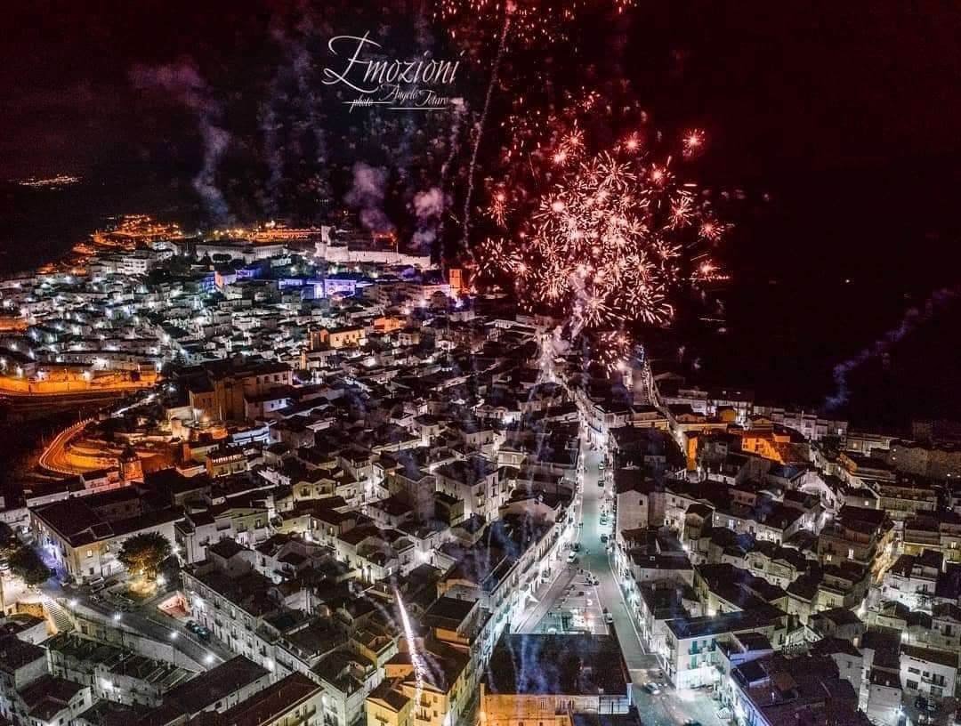 nostalgia di festa quando le giostre illuminavano piazza giovanni paolo ii a monte sant8217angelo da Ilsipontino.net nostalgia di festa quando le giostre illuminavano piazza giovanni paolo ii a monte sant8217angelo