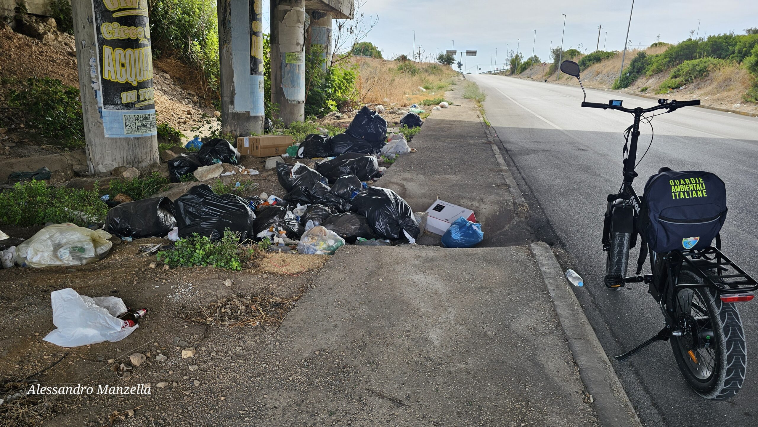 manfredonia ancora rifiuti abbandonati saremo soffocati se non si interviene da Ilsipontino.net manfredonia ancora rifiuti abbandonati saremo soffocati se non si interviene