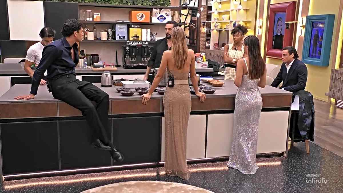 GF Vip, tensione tra Alessandro Roncaccia e Alex Belli per la nomination