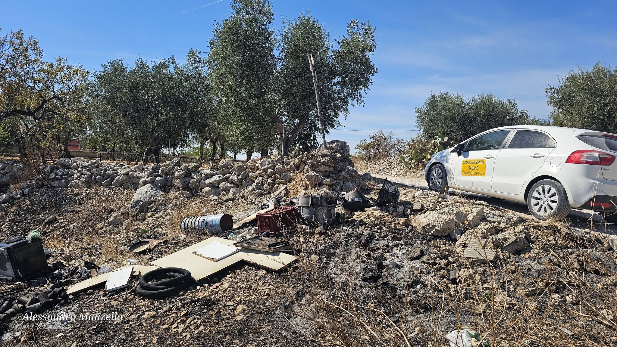 manfredonia discarica abusiva nel vallone pulsano da Ilsipontino.net manfredonia discarica abusiva nel vallone pulsano