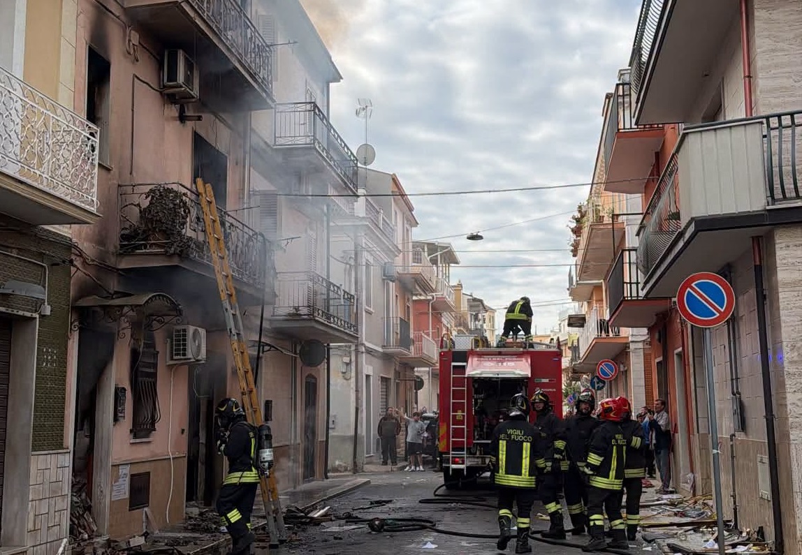 esplosione in una palazzina di san nicandro garganico da Ilsipontino.net esplosione in una palazzina di san nicandro garganico